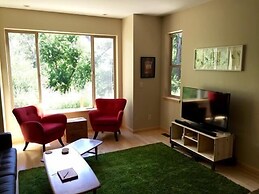 The River Side 2 Bedroom Holiday Home By Pinon Vacation Rentals