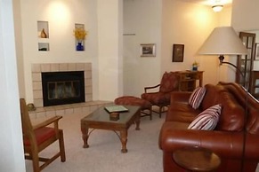 Villa on the Green 2 Bedroom Holiday Home By Pinon Vacation Rentals