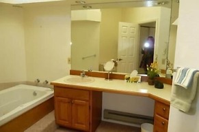 Villa on the Green 2 Bedroom Holiday Home By Pinon Vacation Rentals