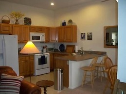 Villa on the Green 2 Bedroom Holiday Home By Pinon Vacation Rentals