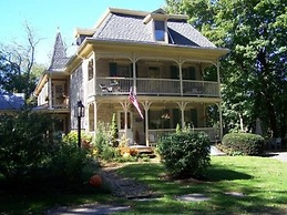 Fallen Tree Farm Bed & Breakfast