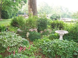 Fallen Tree Farm Bed & Breakfast