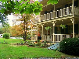 Fallen Tree Farm Bed & Breakfast