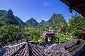 Yangshuo Scenic Mountain Retreat