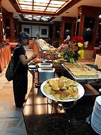 Royal Twins Palace Hotel