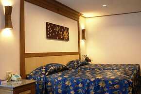 Royal Twins Palace Hotel