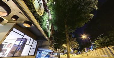 Flora by Crossroads Hotel