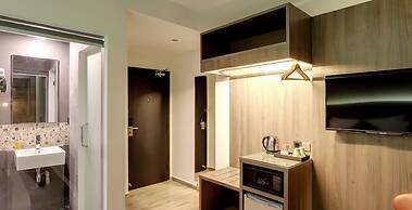 Flora by Crossroads Hotel