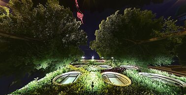 Flora by Crossroads Hotel