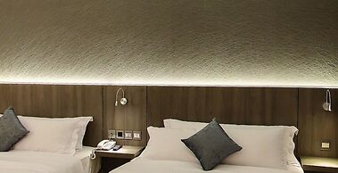 Flora by Crossroads Hotel