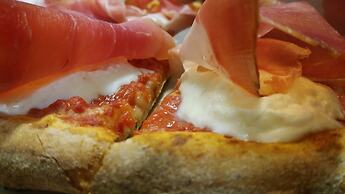 Quari Hotel Restaurant & Pizza