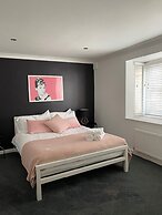 Brighton Holiday Village *Parking Included*