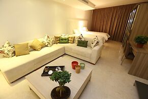 Delora Hotel and Suites