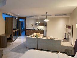 Delora Hotel and Suites