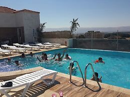 Delora Hotel and Suites