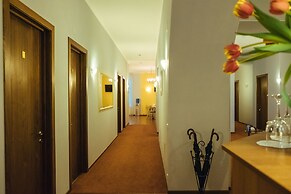 Adagio Renaissance Hotel