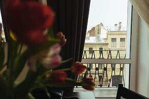 Adagio Renaissance Hotel