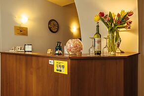 Adagio Renaissance Hotel