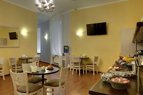 Adagio Renaissance Hotel