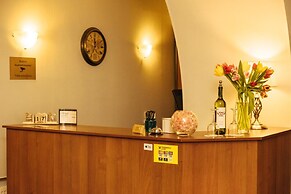 Adagio Renaissance Hotel