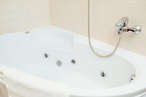 Adagio Renaissance Hotel