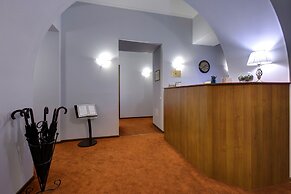 Adagio Renaissance Hotel