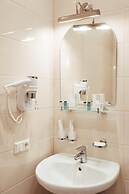 Adagio Renaissance Hotel