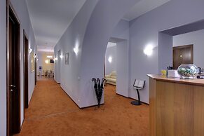 Adagio Renaissance Hotel