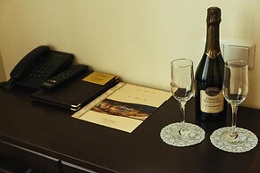 Adagio Renaissance Hotel