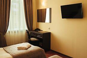 Adagio Renaissance Hotel