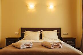 Adagio Renaissance Hotel