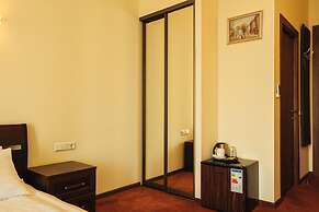 Adagio Renaissance Hotel