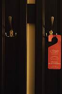 Adagio Renaissance Hotel