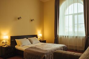 Adagio Renaissance Hotel