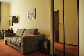 Adagio Renaissance Hotel