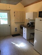 Longmuir's Hidden Cove Cottage Resort