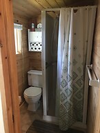 Longmuir's Hidden Cove Cottage Resort