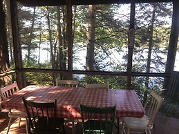 Longmuir's Hidden Cove Cottage Resort