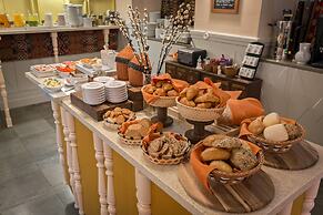 Lady Hamilton Apartments