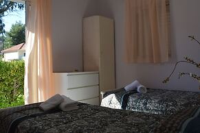 Aloni Studios & Apartments