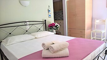 Aloni Studios & Apartments