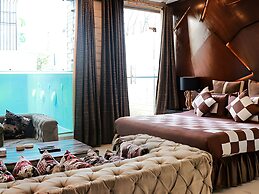 Hilton Suites