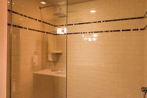 The Lodge at Columbia Point