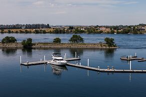 The Lodge at Columbia Point