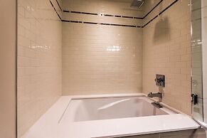 The Lodge at Columbia Point