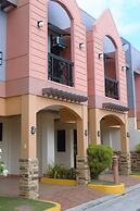 Manora Apartments and Guest House