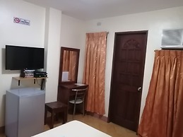 Manora Apartments and Guest House