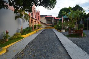 Manora Apartments and Guest House