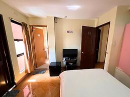 Manora Apartments and Guest House
