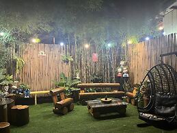 Manora Apartments and Guest House